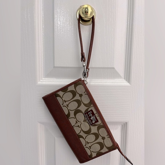 Coach wristlet wallet. - Picture 6 of 6